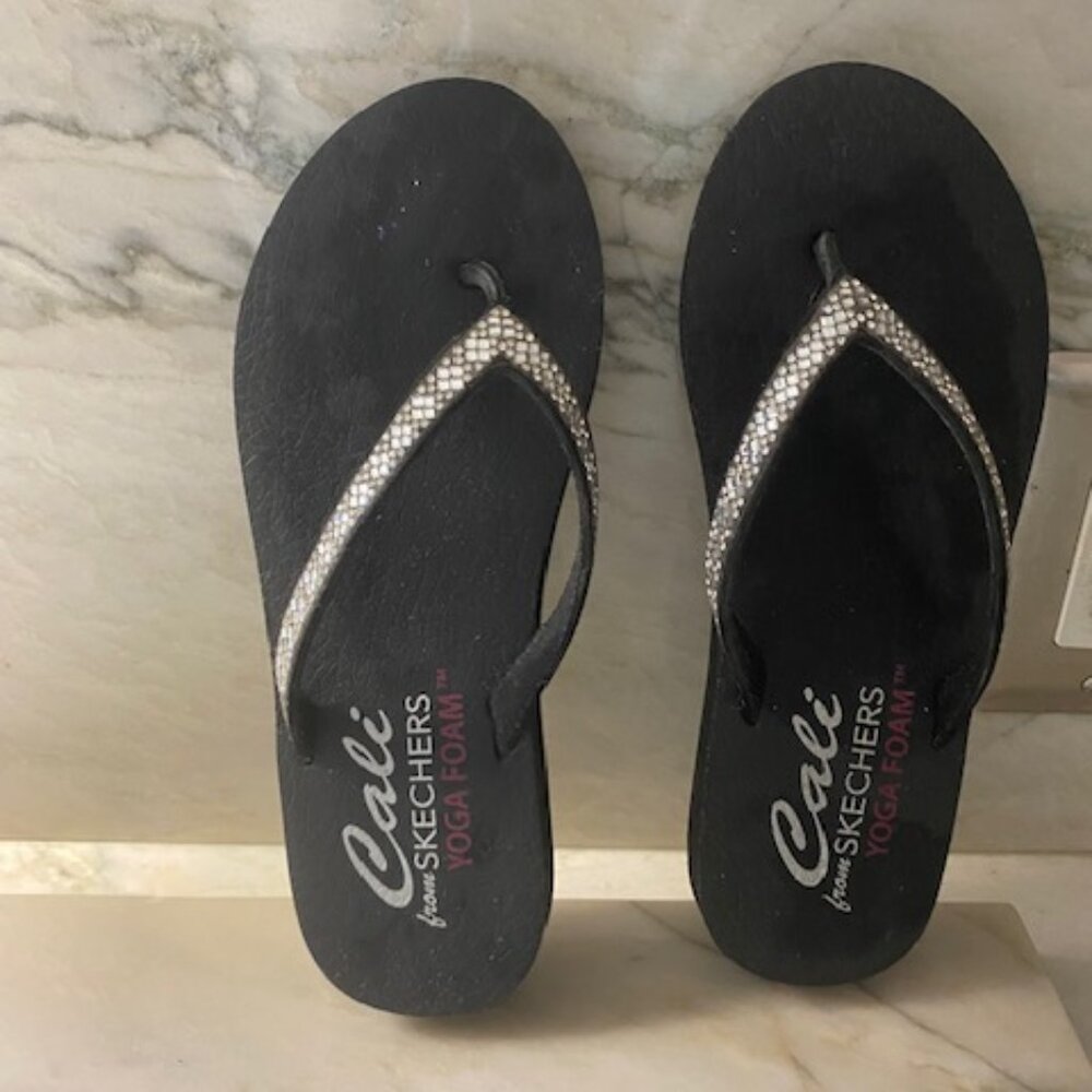 SKETCHERS Cali Yoga Mat Sandals Rhinestone Straps Size 7